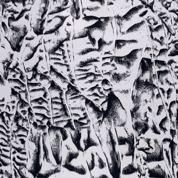 NWT Carmen Marc Valvo Printed 3/4 Sleeve Cut Out Top XS - Picture 6 of 7